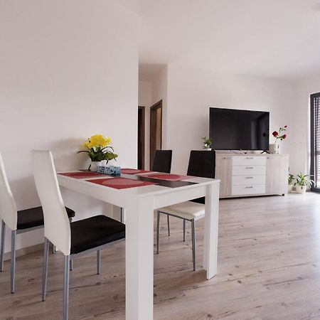Miracle Apartment Братислава Екстериор снимка